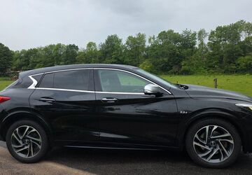 INFINITI Q30 221.000 km 8.990 &euro; Hünxe 46569