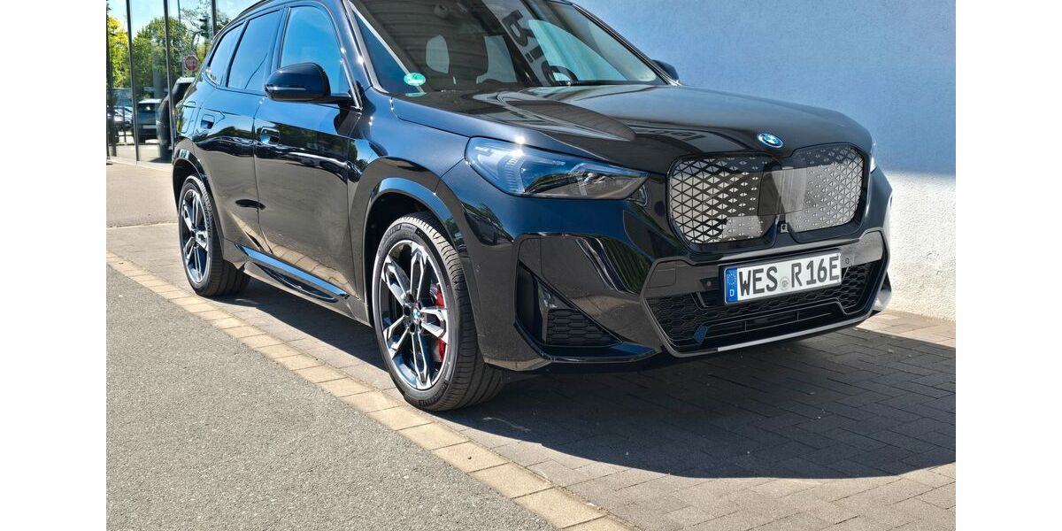 BMW iX1 2.999 km 52.990 &euro; Dinslaken 46535