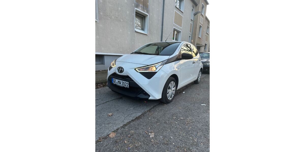 Toyota Aygo (X) 35.500 km 8.900 &euro; Gelsenkirchen 45889