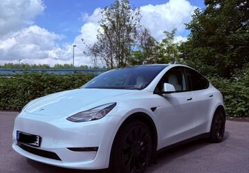 Tesla Model Y 36.000 km 43.100 &euro; Duisburg 47179